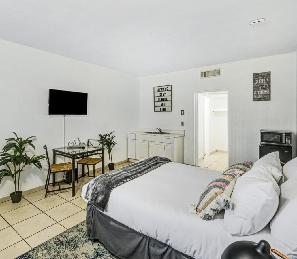 Hallandale Gulfstream Pool Walk To The Beach Apartment Hallandale Beach Exterior photo
